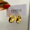 Elegant gold earrings