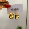 Elegant gold earrings