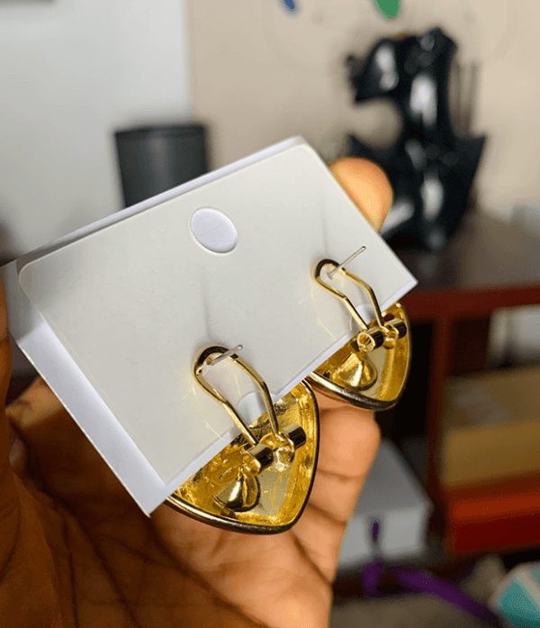Gold earring with stones