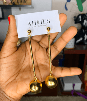 Lightweight ball gold earring