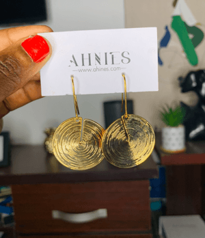 Lightweight gold earring