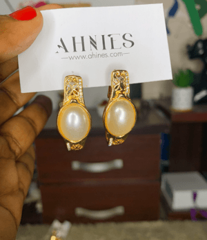 Gold earring with Pearl