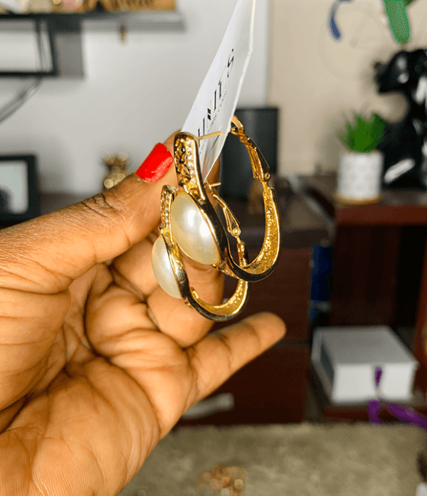Gold earring with Pearl