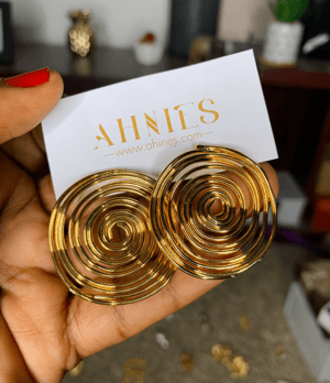 Lightweight gold earring