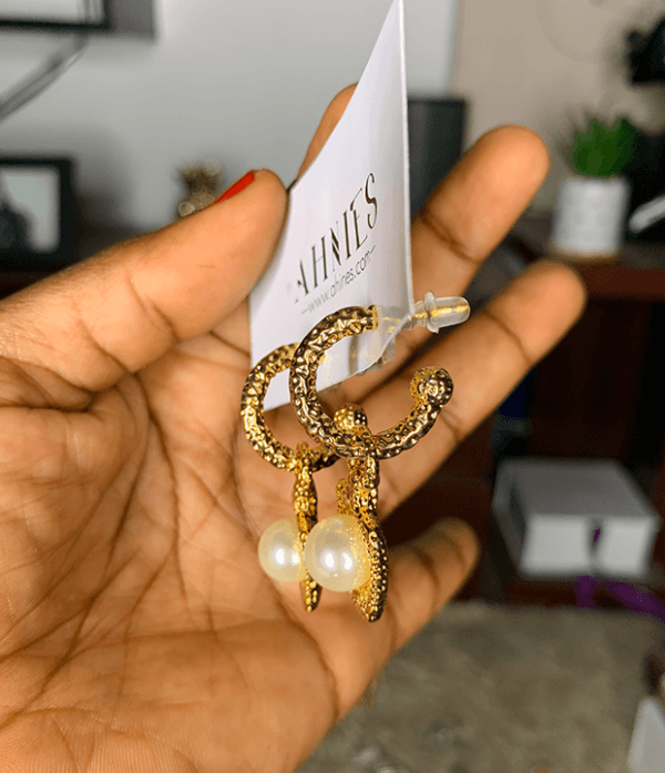 Gold earring with pearls